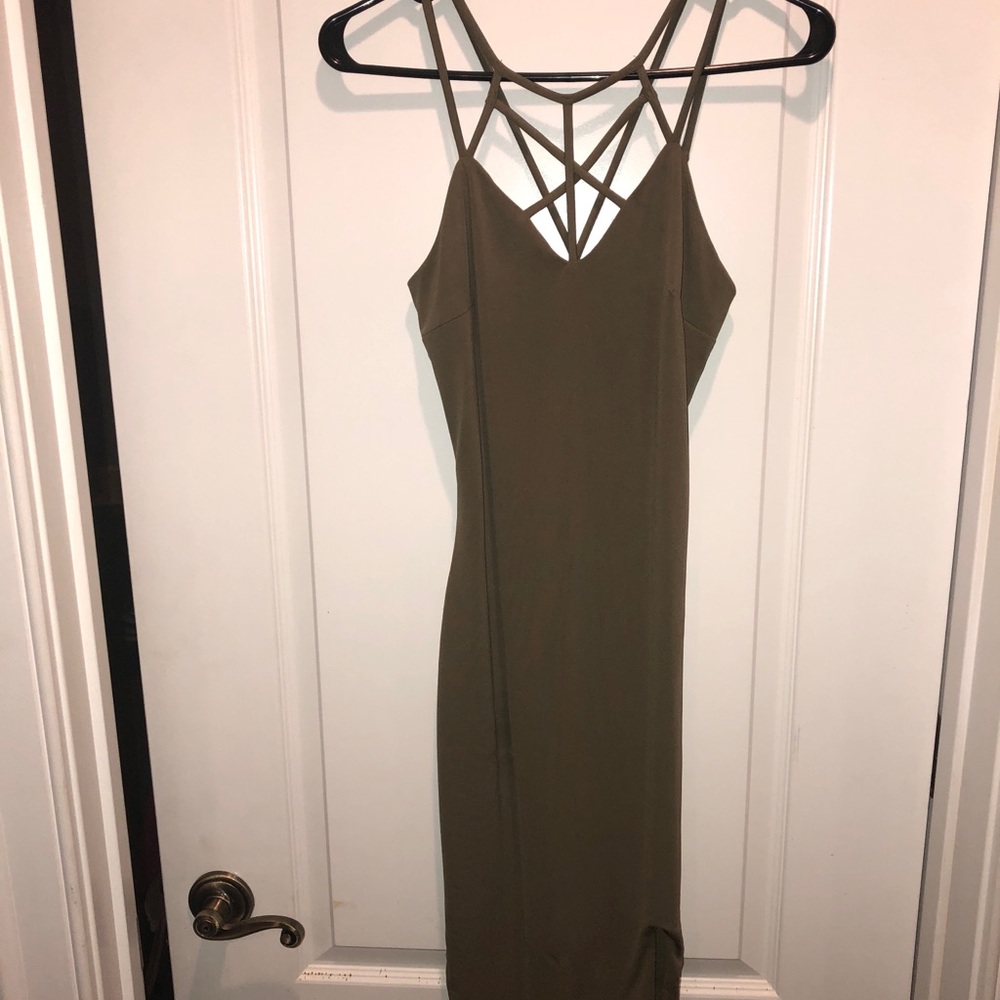 Midi dress w/small split